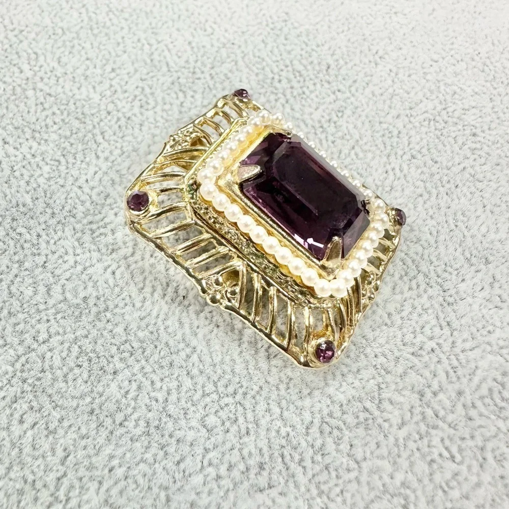 Vintage Coro Gold Tone Faceted Purple Glass Rhinestone Faux Pearl Brooch Pendant